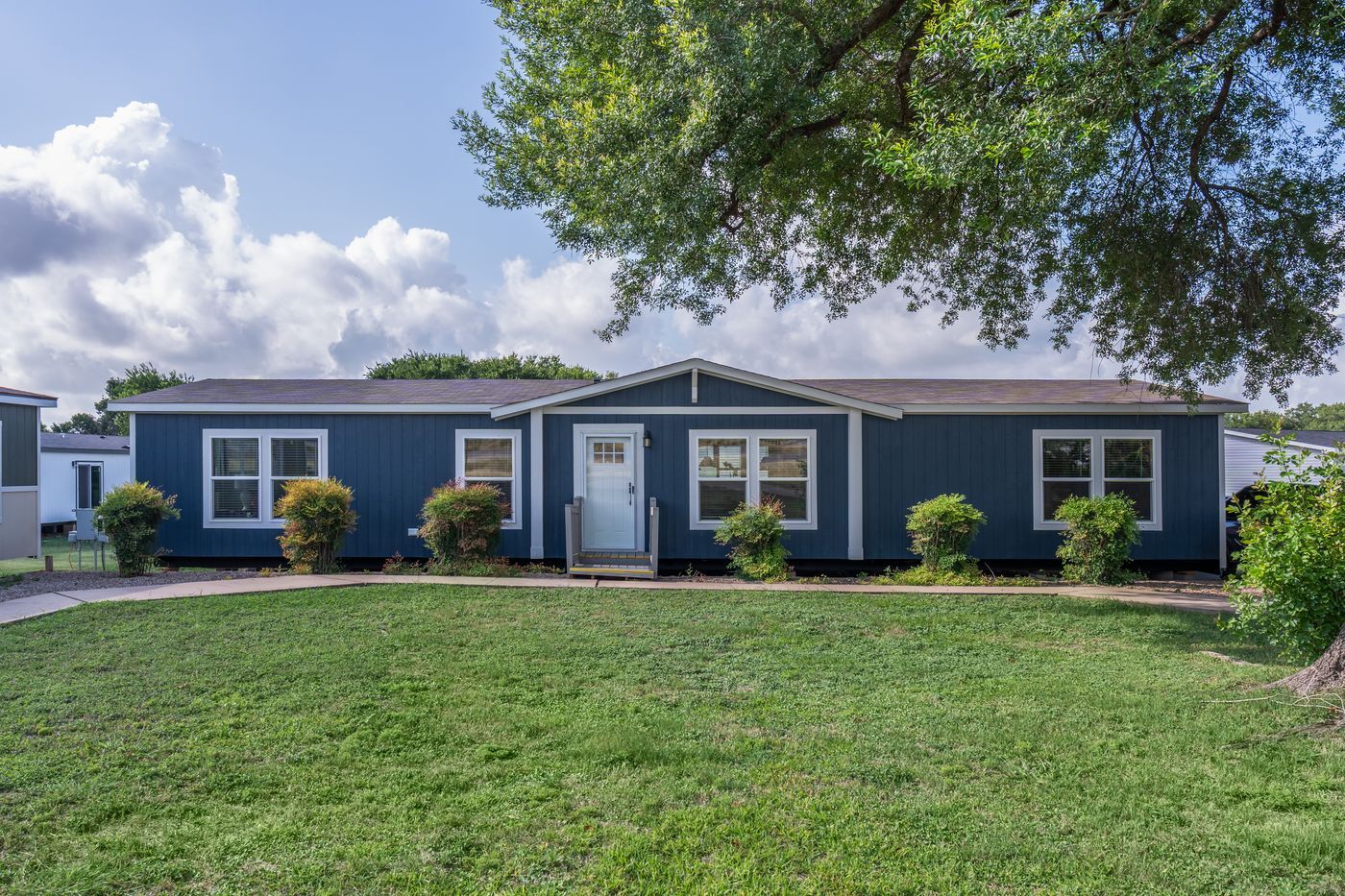 18' Cut Thru Dormer with Columns - 64 Footer - Smart Panel Upgrade