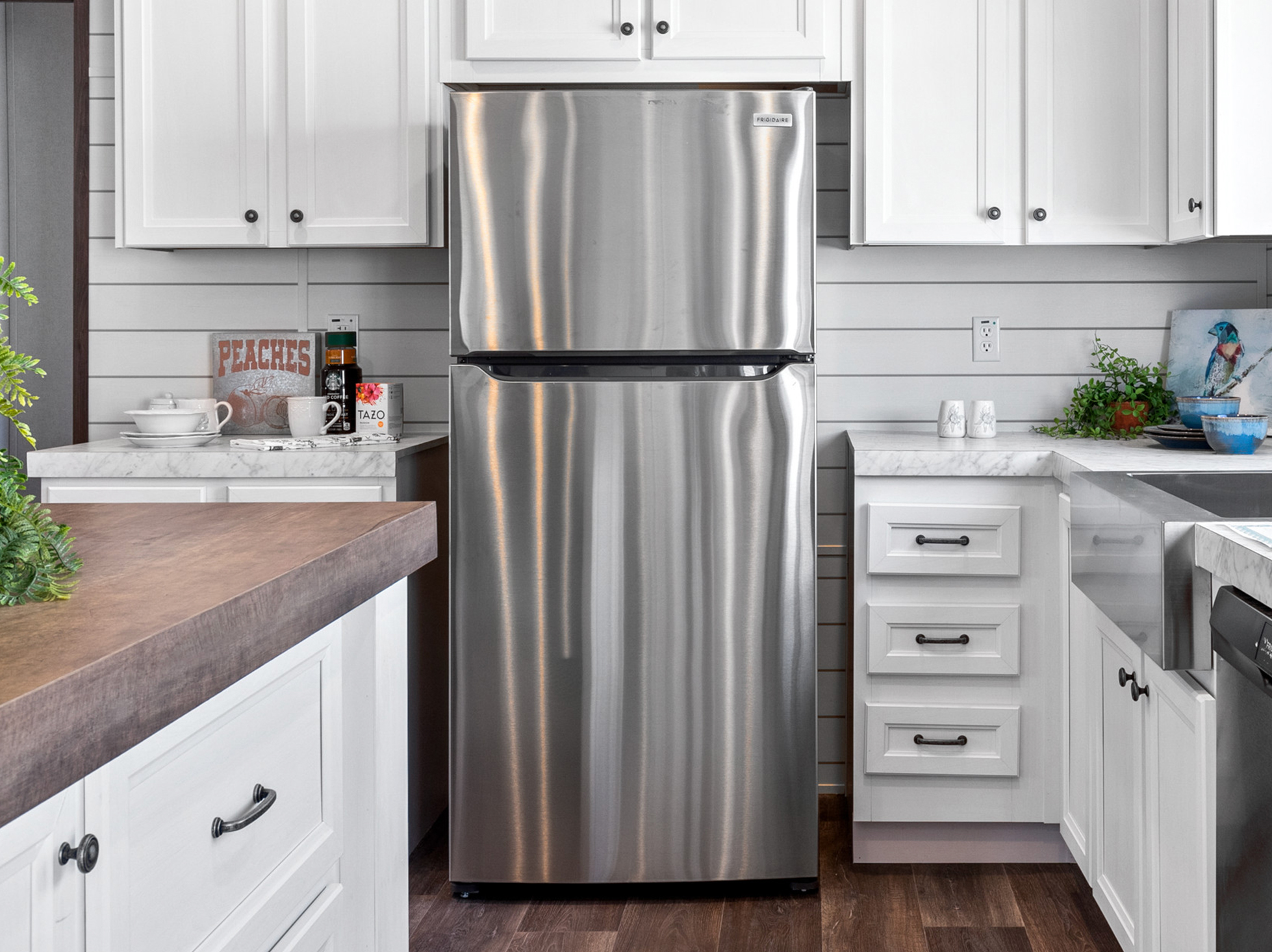 Frigidaire Stainless 18 CF Refer W/Ice